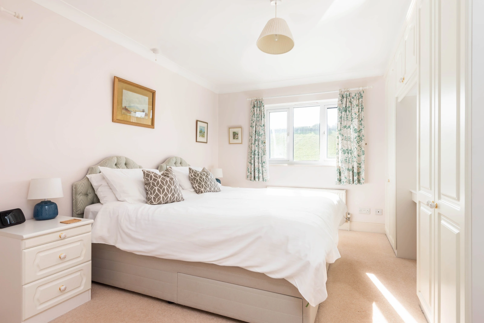 Master bedroom on the middle floor 