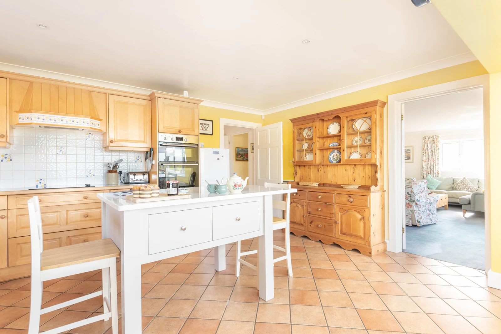 Breakfast bar within the kitchen diner 