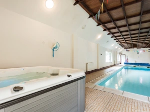 Hot tub and swimming pool.