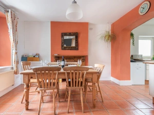 The lovely dining kitchen.