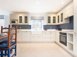 The kitchen in Windfalls