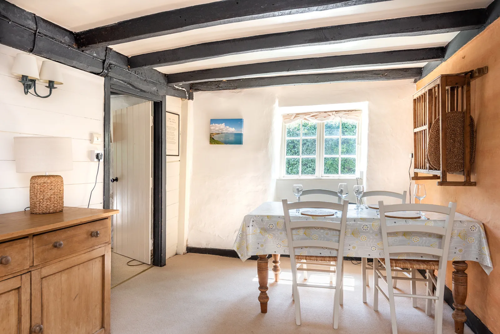 The bonus dining area 