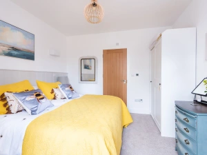 The lovely bee room 