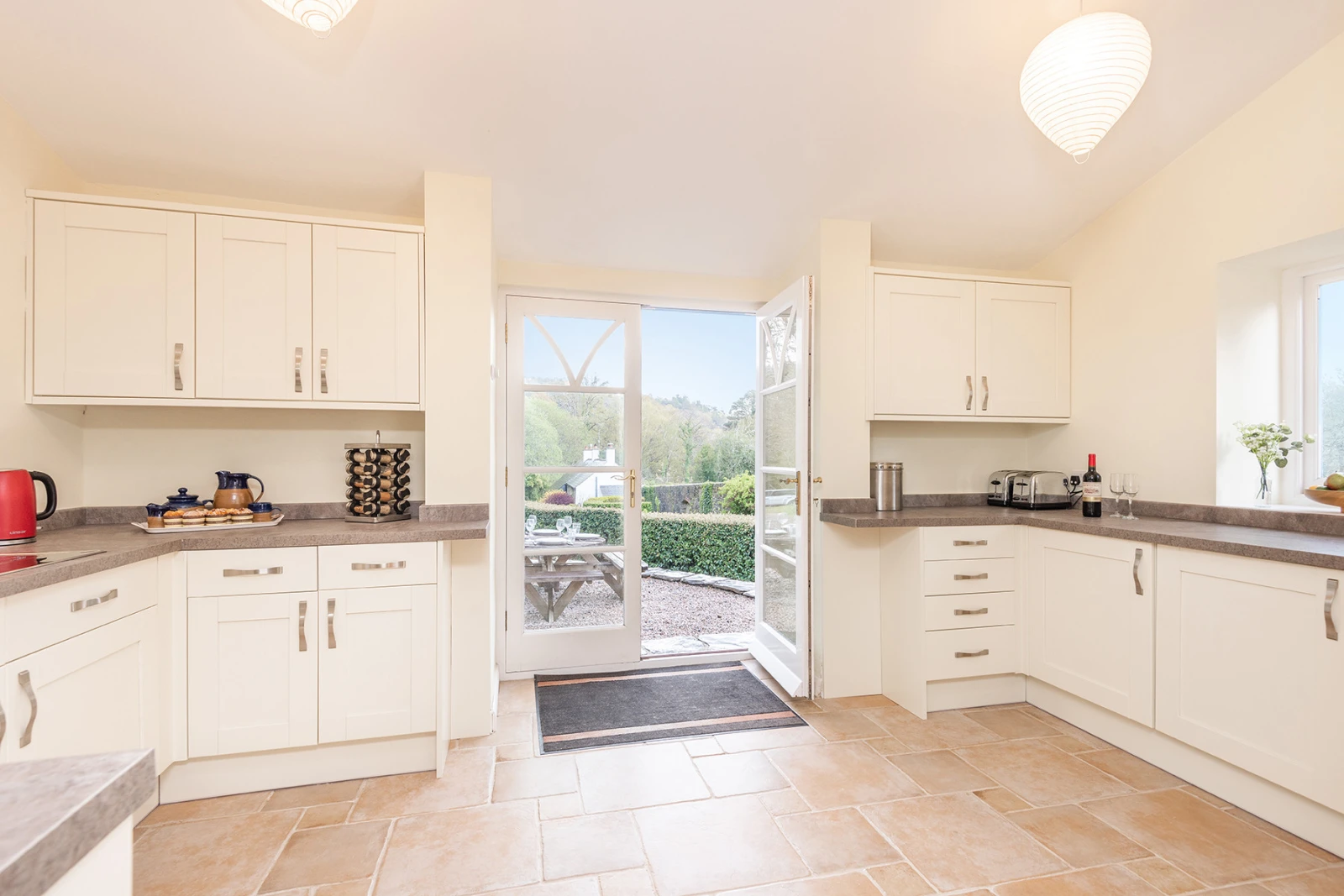 The lovely modern kitchen. 