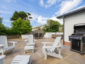 Outside eating in the summer 