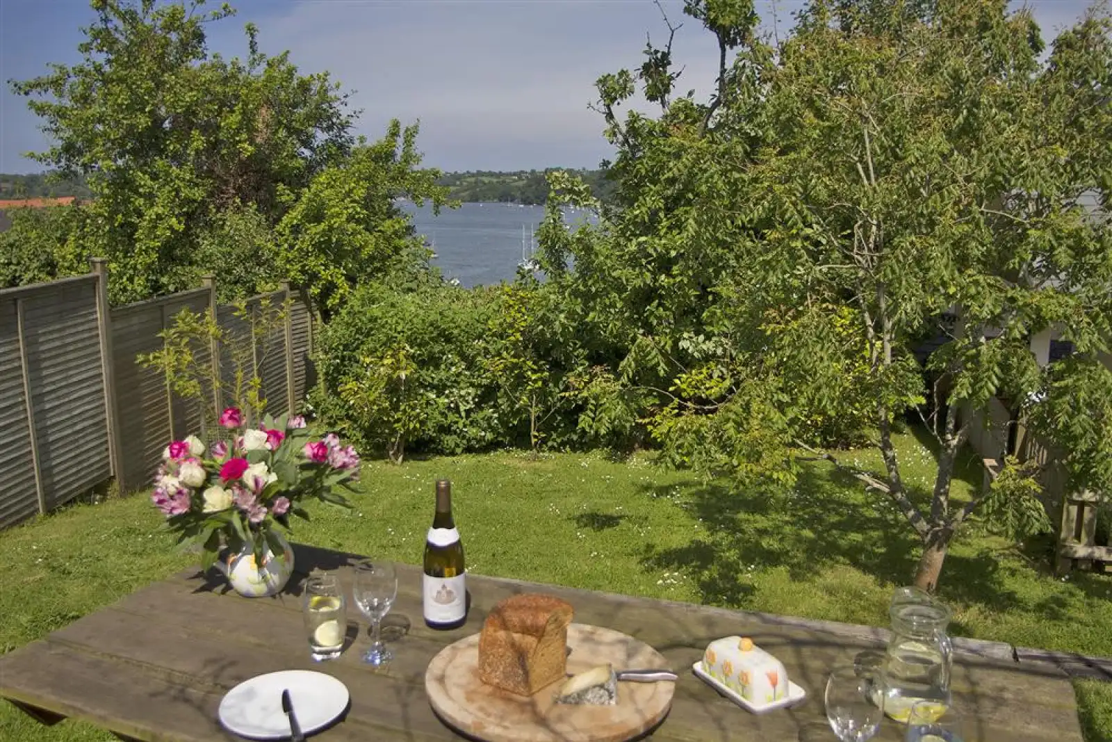 Al fresco dining in the sun whilst appreciating the view.