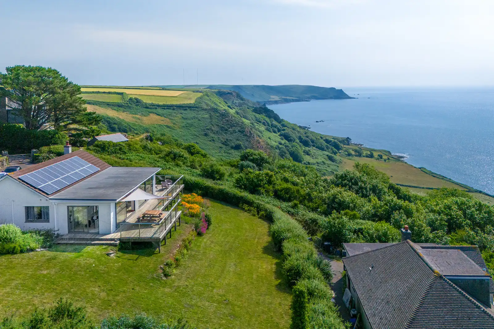 Beautiful Horizons-perched on the clifftops in East Prawle, Devon,  4 bedrooms and dog friendly holiday home.