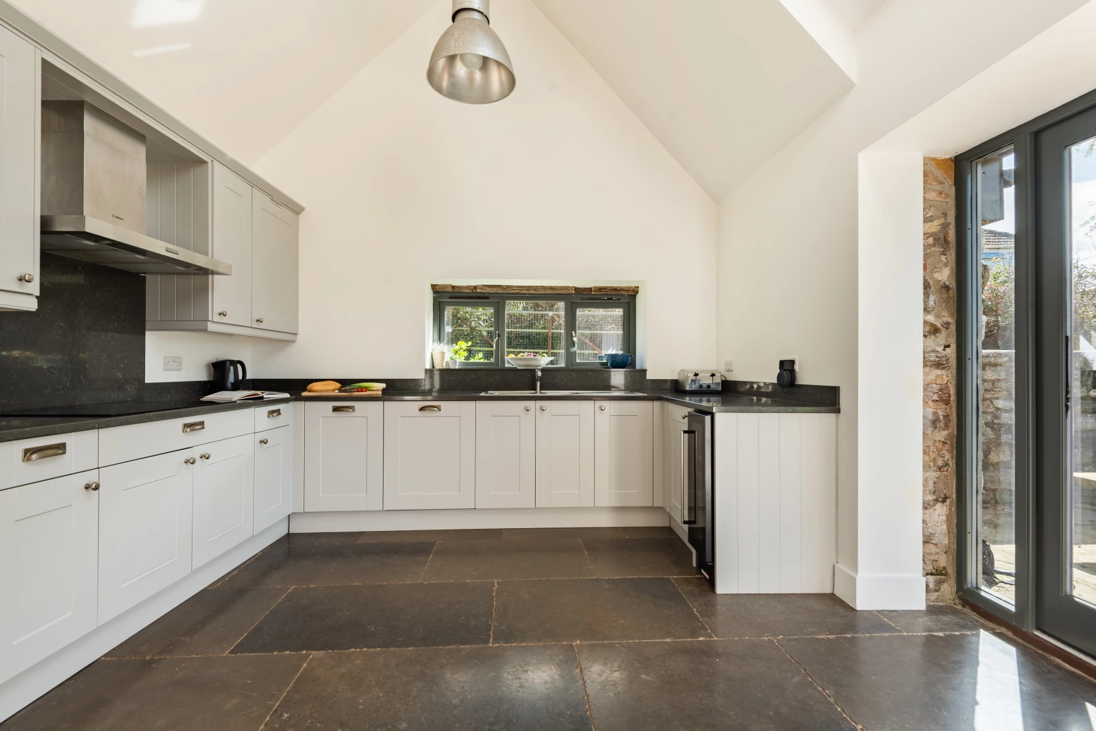 Large and spacious kitchen 