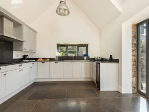 Large and spacious kitchen 