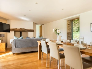 Large dining/sitting room