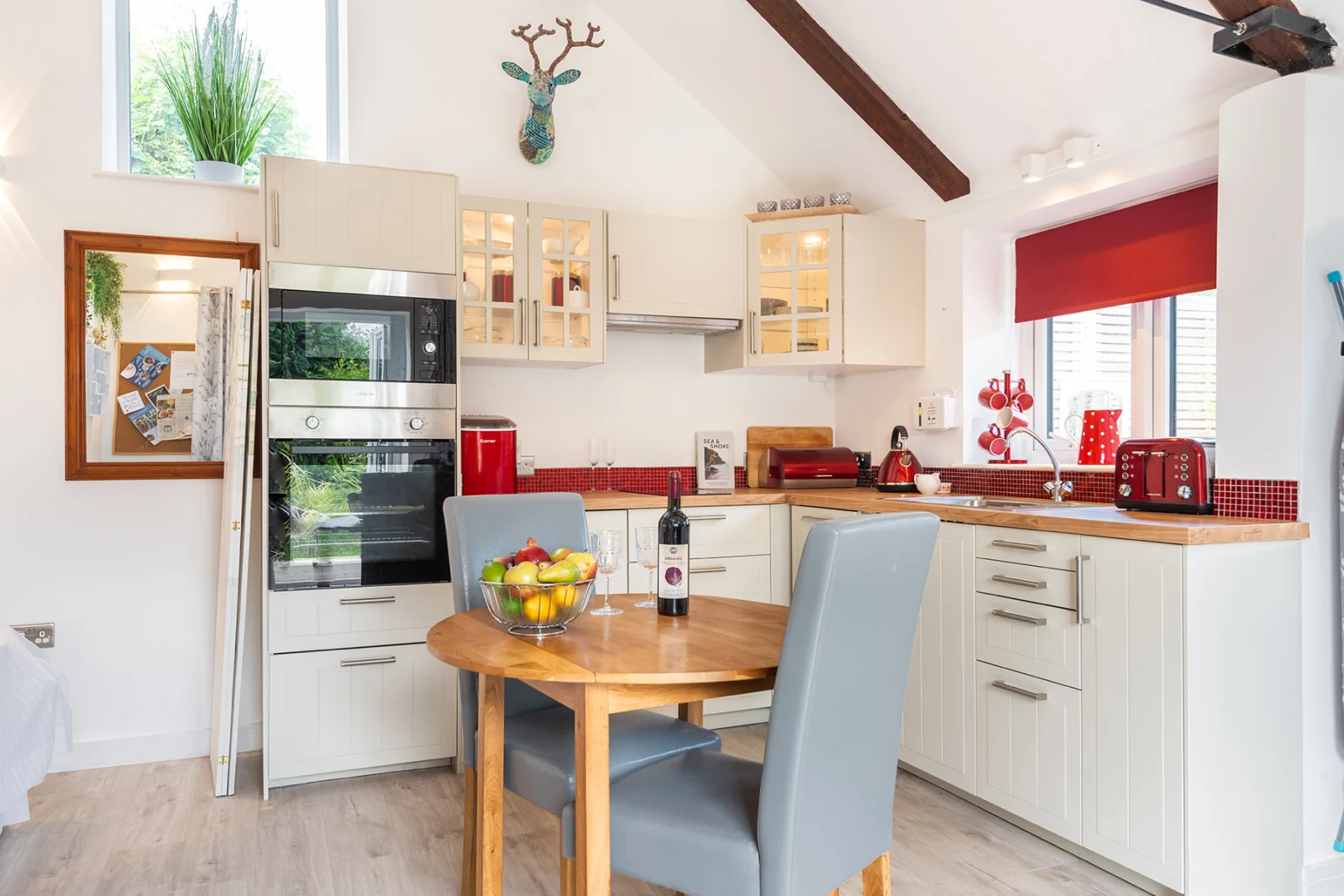 The well equipped kitchen area