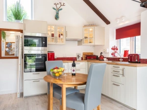 The well equipped kitchen area