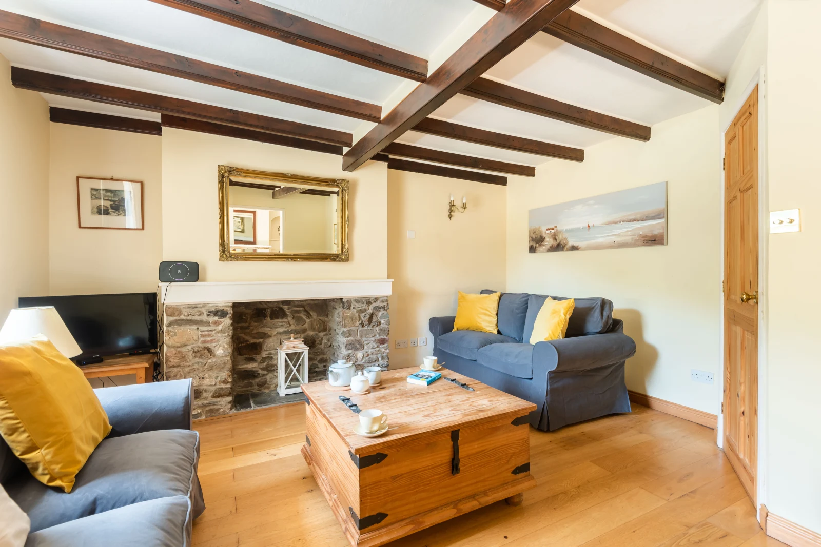 Another view of the lounge