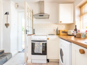 Another shot of the kitchen