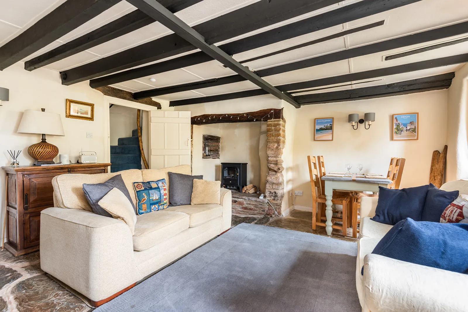 The pretty, cosy lounge