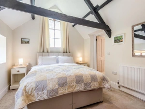 Bedroom with king size bed