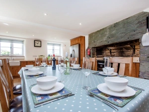 Spacious well equipped kitchen diner, can seat 10.