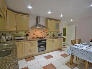 The bright and spacious kitchen/dining room