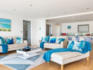 Spacious and open plan lounge 