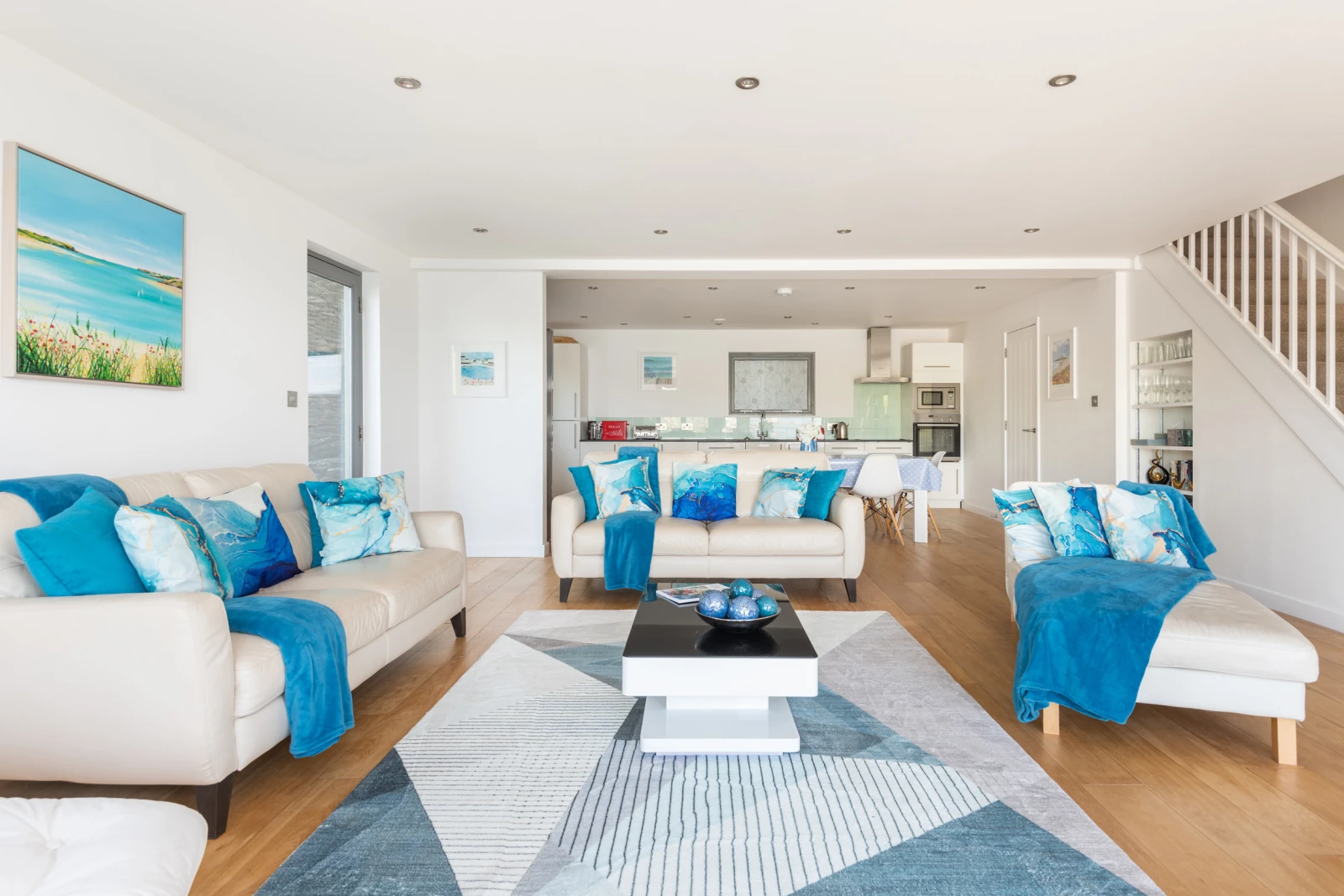 A closer look at the lounge 