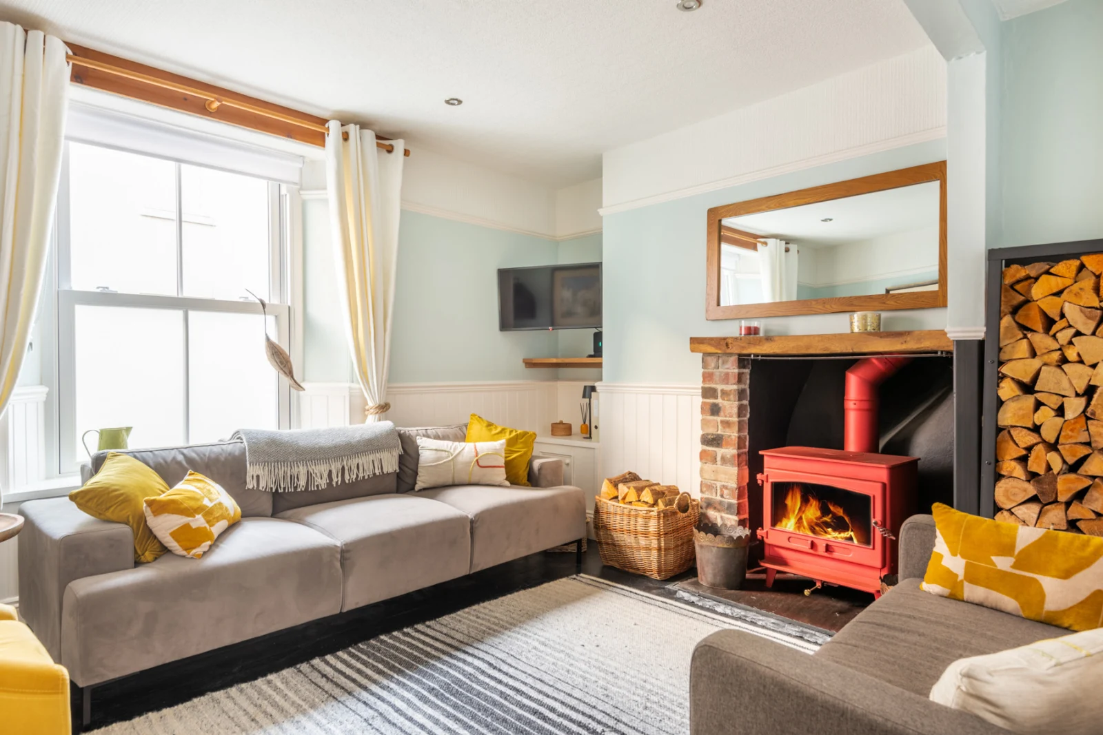 With a cosy log burner, and some outside space this cottage is perfect for relaxing breaks all year round.
