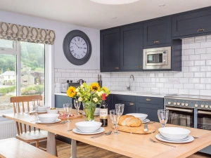 A closer look at the dining area 