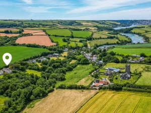 Surrounded by countryside on the Salcombe and Kingsbridge estuary a super 5 bedroom, dog friendly holiday home in South Pool