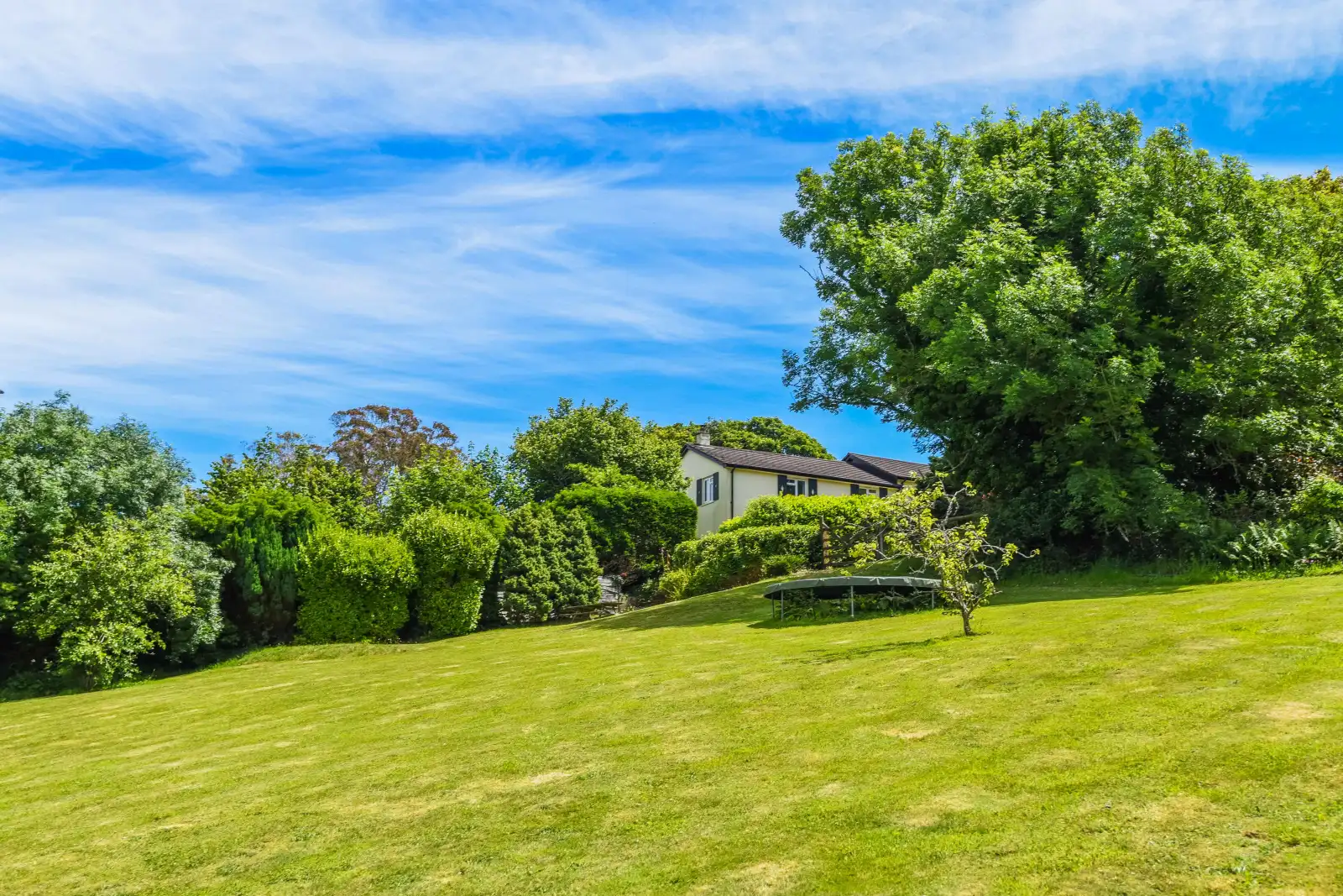 Homely holiday home sleeping 12 in picturesque holiday South Pool on the Salcombe and Kingsbridge estuary