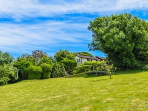 Homely holiday home sleeping 12 in picturesque holiday South Pool on the Salcombe and Kingsbridge estuary