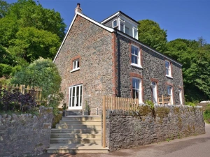 2 Perchwood Cottage is one half of this attractive stone cottage.