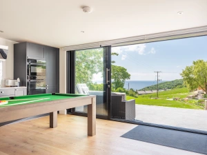 Hard to concentrate on your shot with that view!