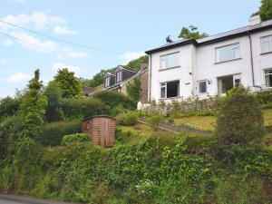 The village house Pol Glen