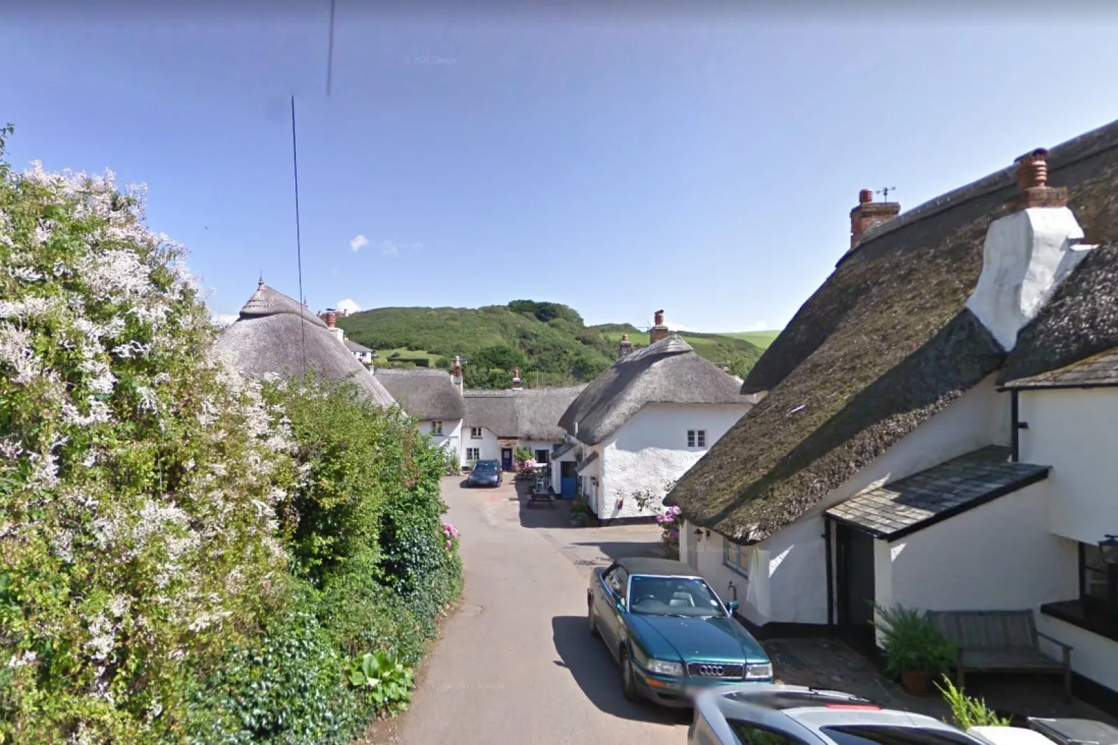 The view into the little square of thatched cottages. 
