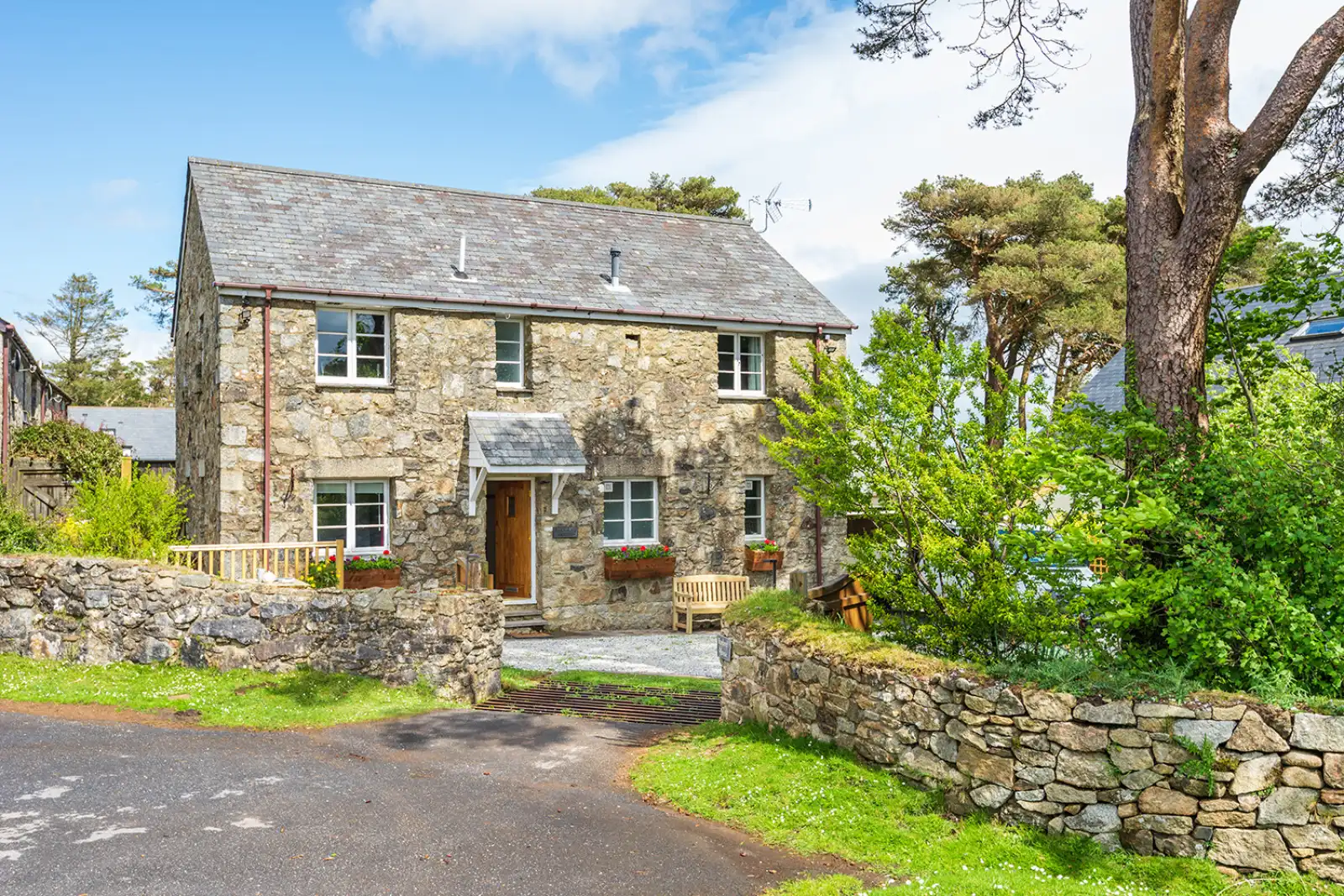 Welcome to Rayland House 