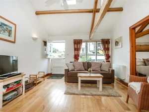 Open plan, light and airy