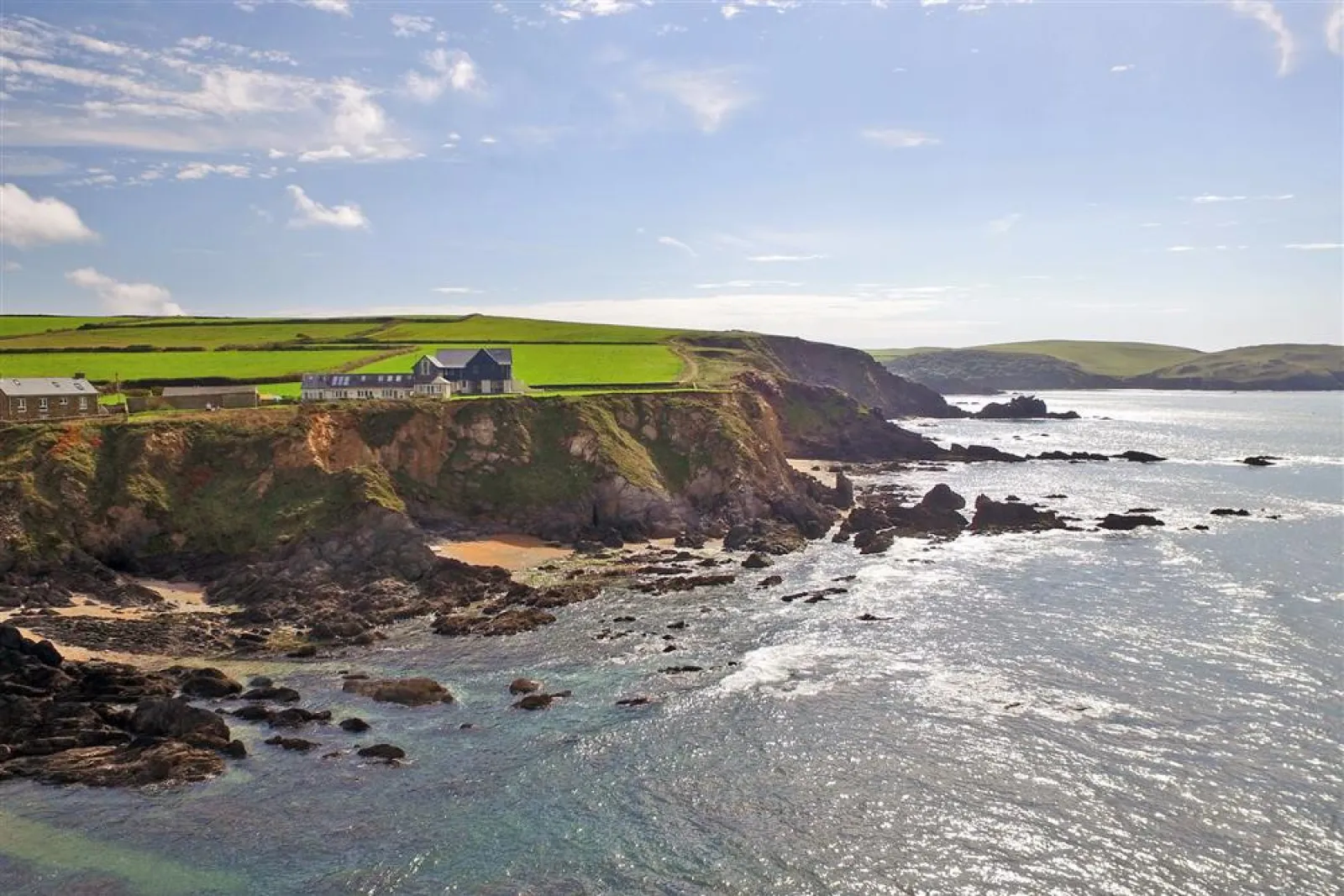 Seamark Cottages are perched in a spectacular location between Hope Cove and Thurlestone.