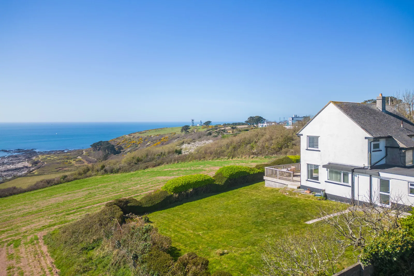 A view showing the plot, great garden size