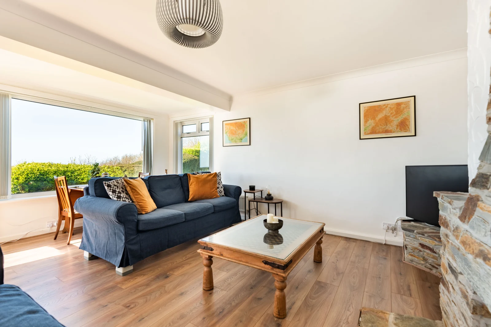 Open plan, light lounge space