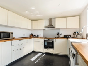 A very well equipped kitchen