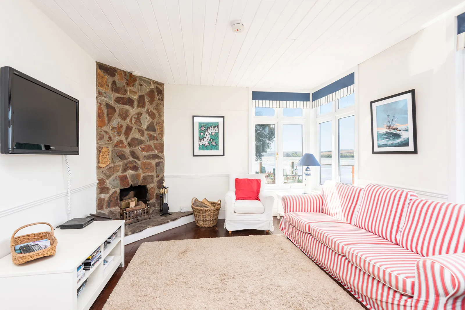 The lounge area.