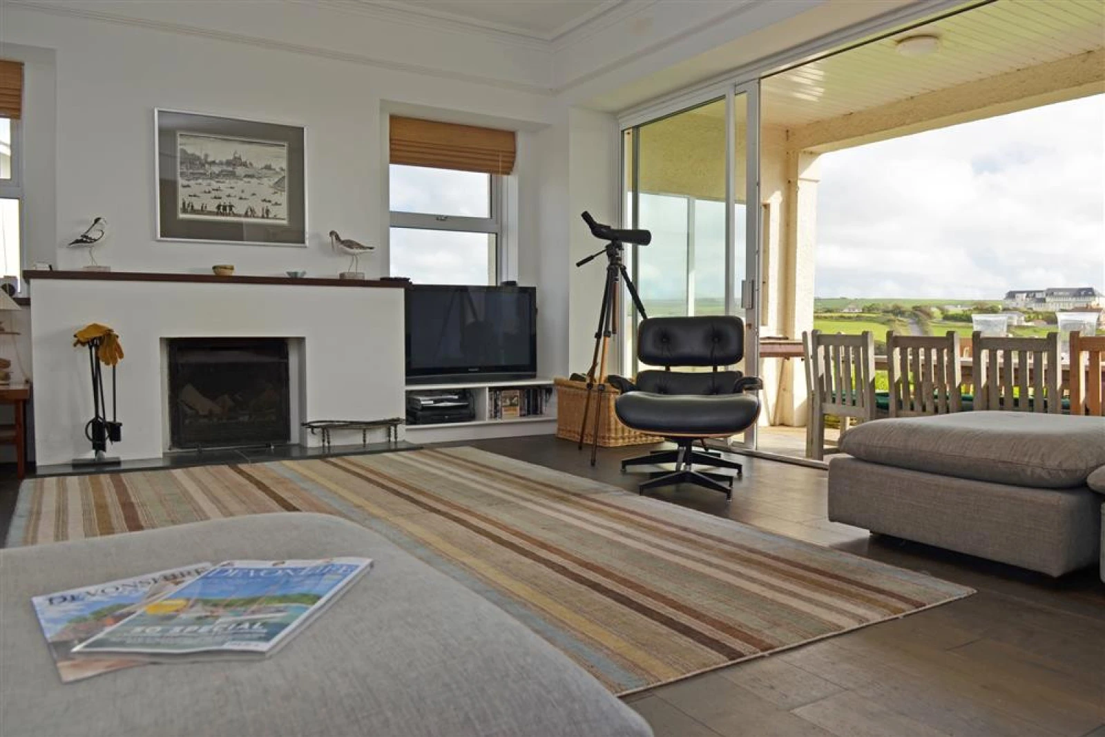 Contemporary space, great views, comfortable living