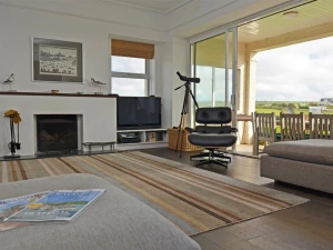 Contemporary space, great views, comfortable living