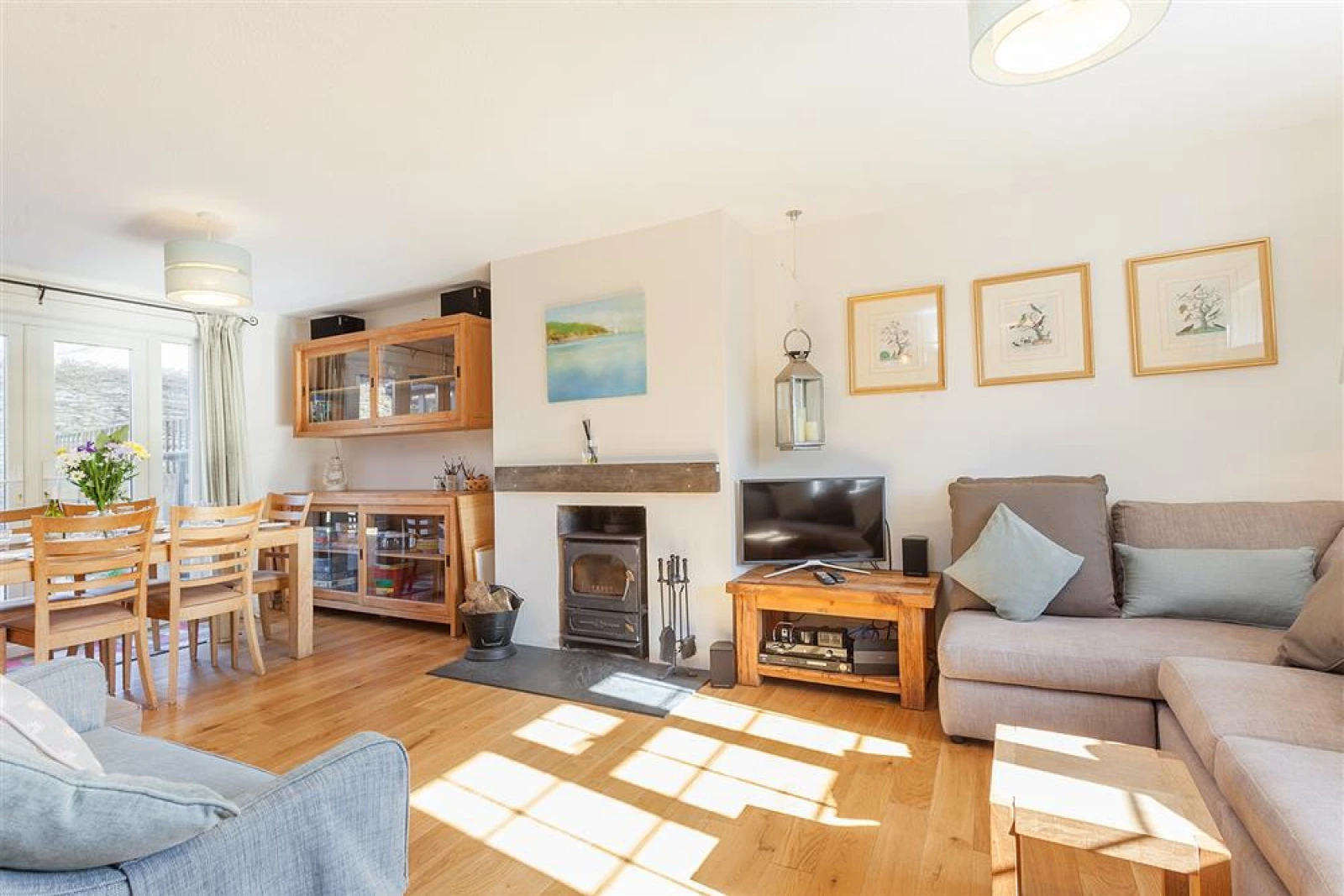 The comfortable living area.