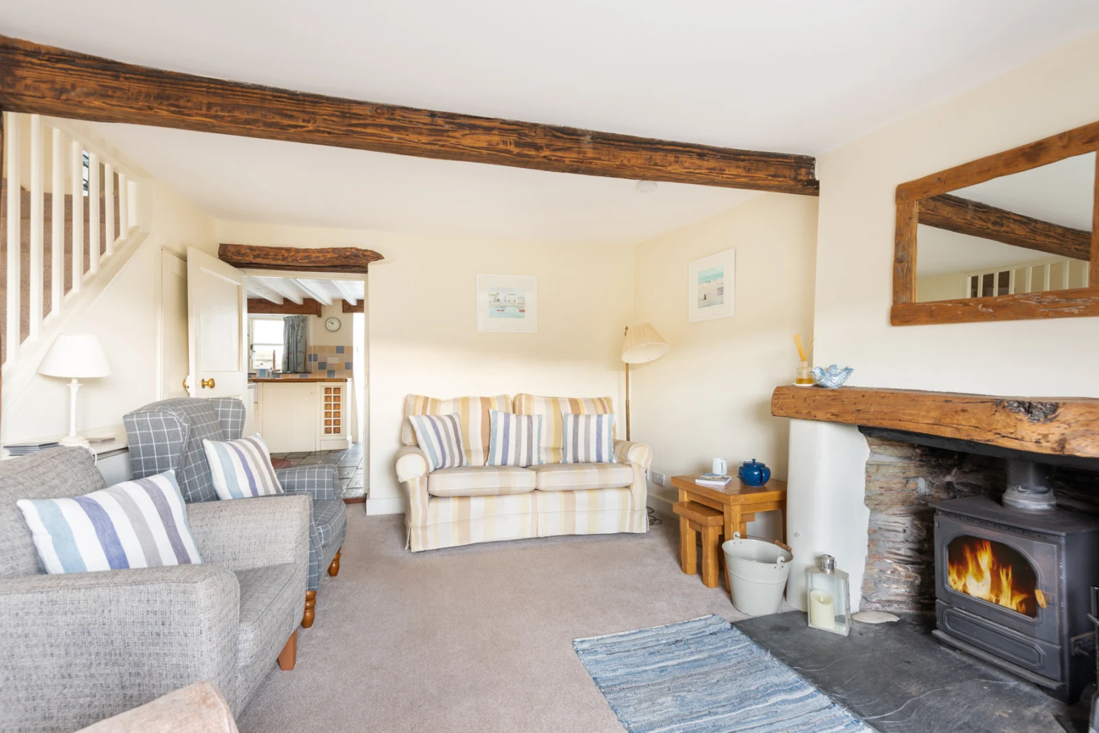 Welcome to this comfy, beautifully presented cottage.