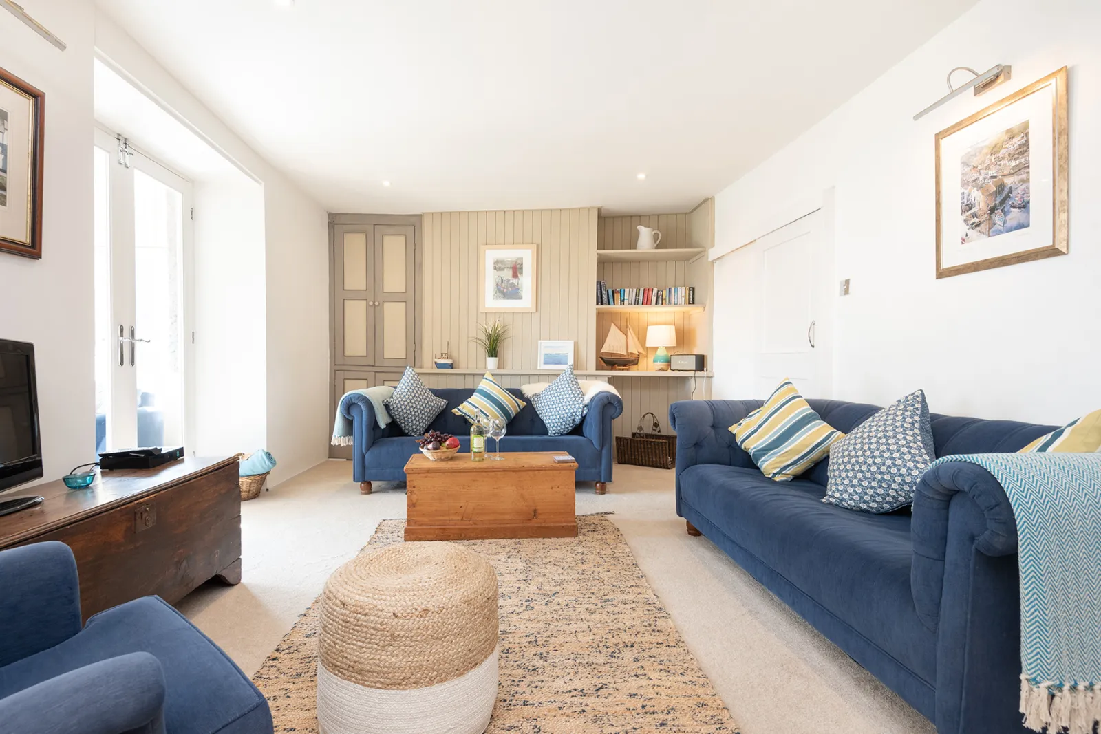 The spacious lounge/dining room