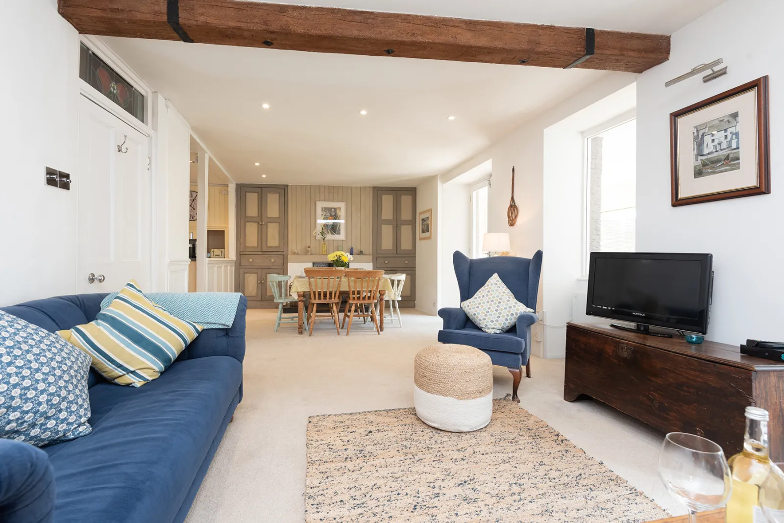 The lounge/dining room