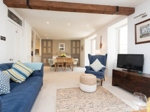 The lounge/dining room