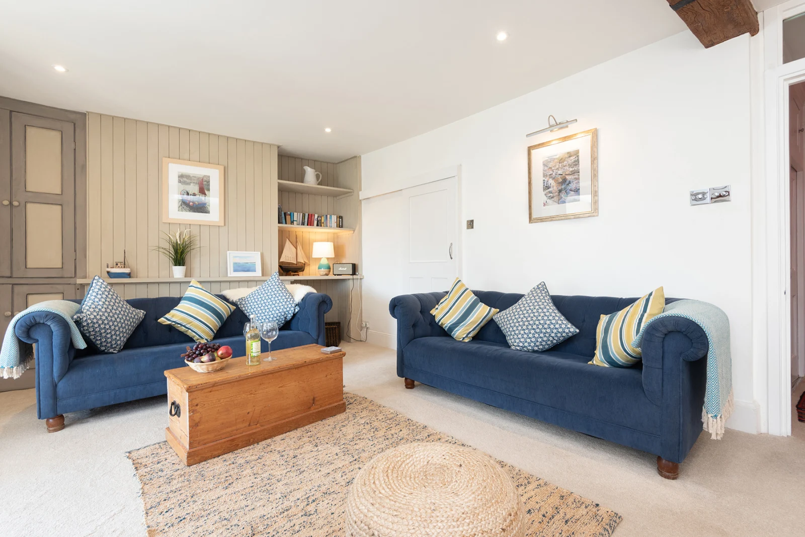 Another view of the lounge