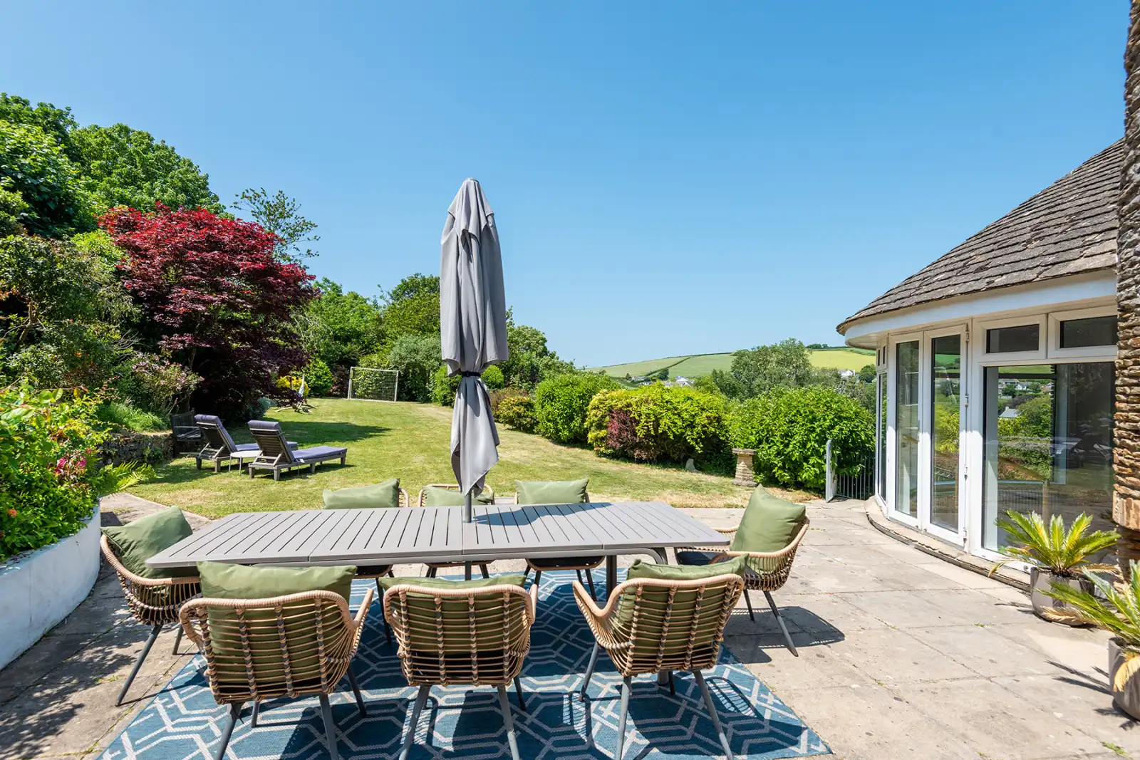 The perfect spot for alfresco dining! 
