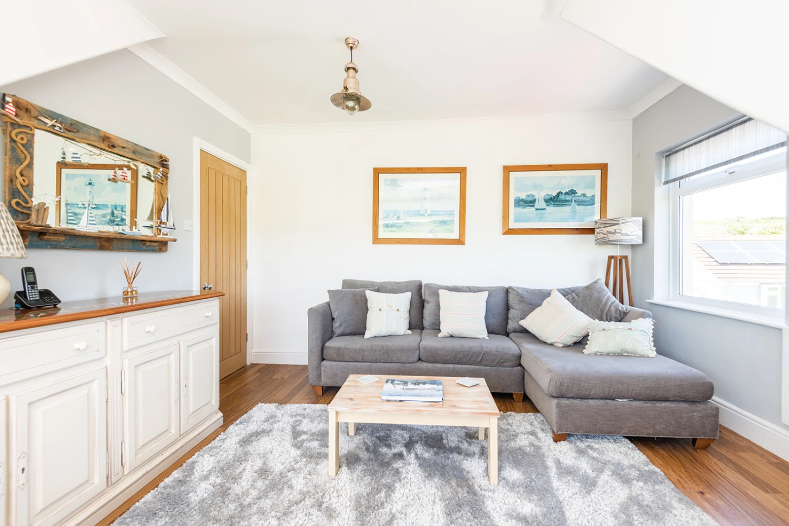 The lovely light lounge